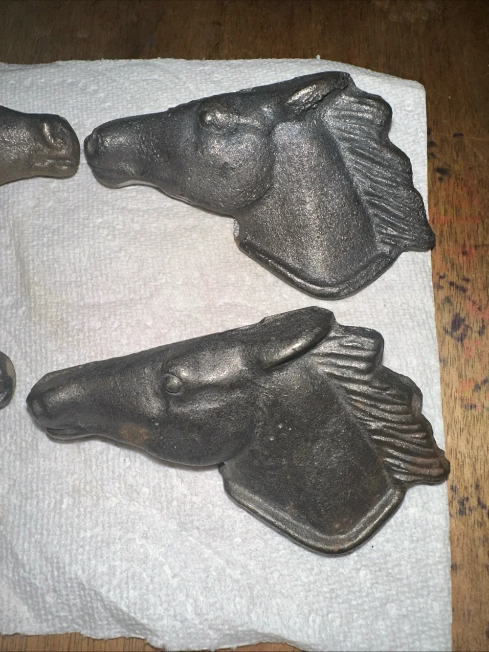 Decorative Cast Iron Horse Head 2”x3”napkins ring set of 6 dark gray